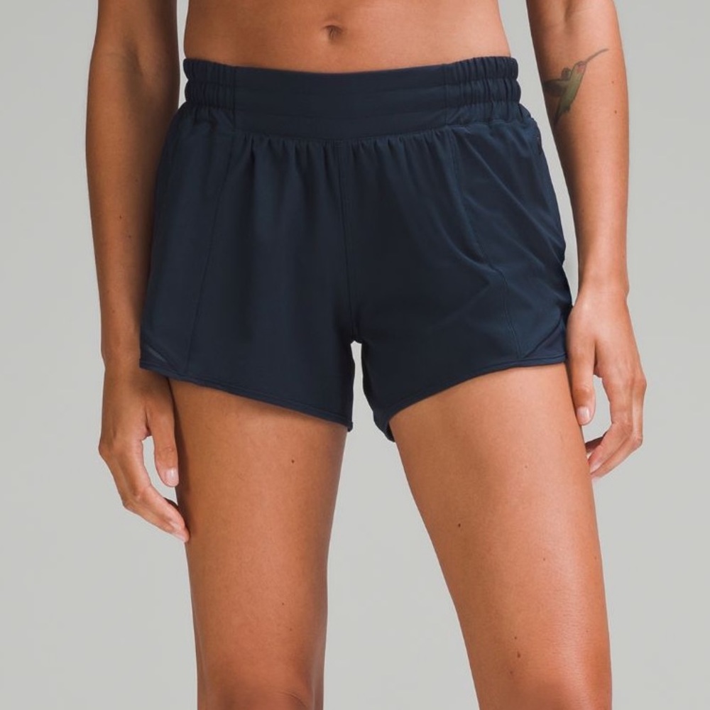 Lululemon Hotty Hot Low-Rise Lined Short 4" in True Navy SIZE 6 TALL
